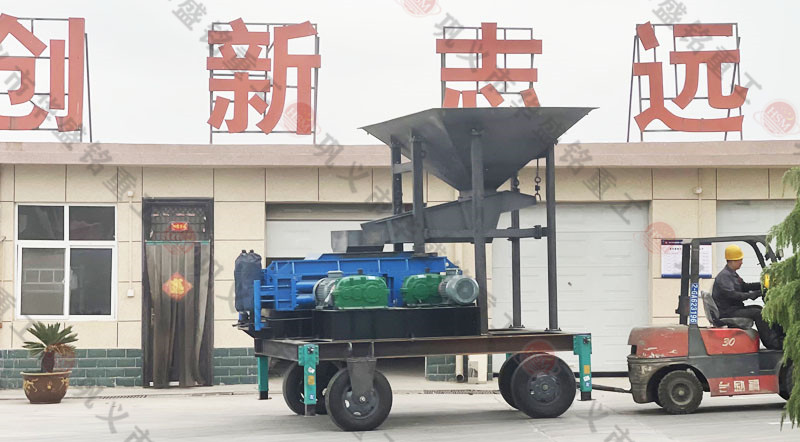800/800型石英石制砂机时产量多少吨 石英石对辊制砂机怎样选购 