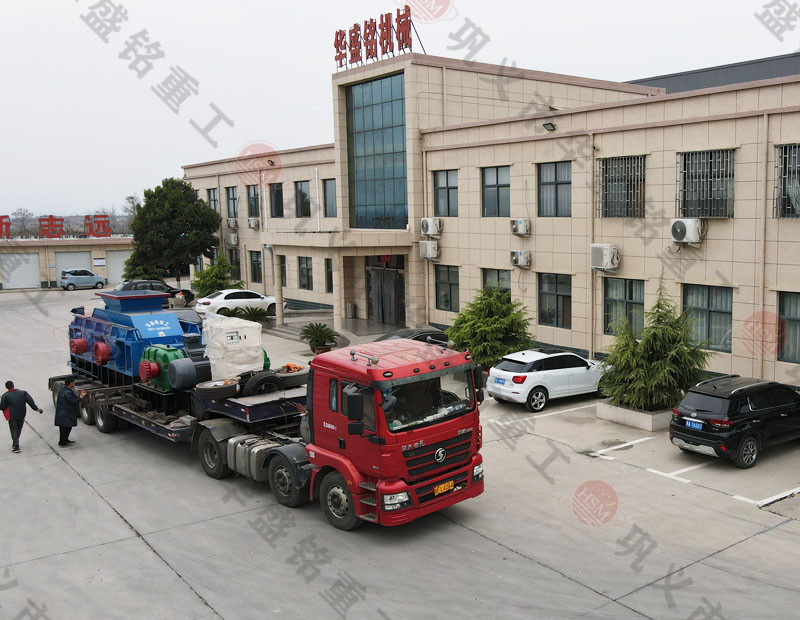 大型铁矿石对辊制砂机产量是多少？