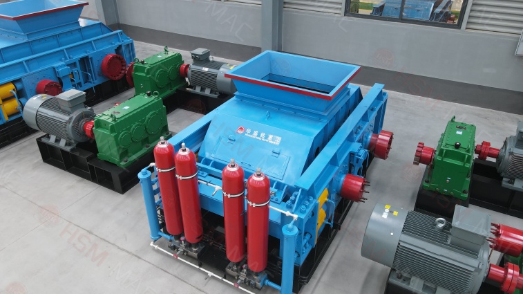 华盛铭对辊制砂机：为石英砂加工提供稳定新选择