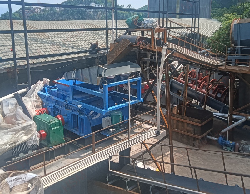 铝厂废电解质破碎机客户生产现场